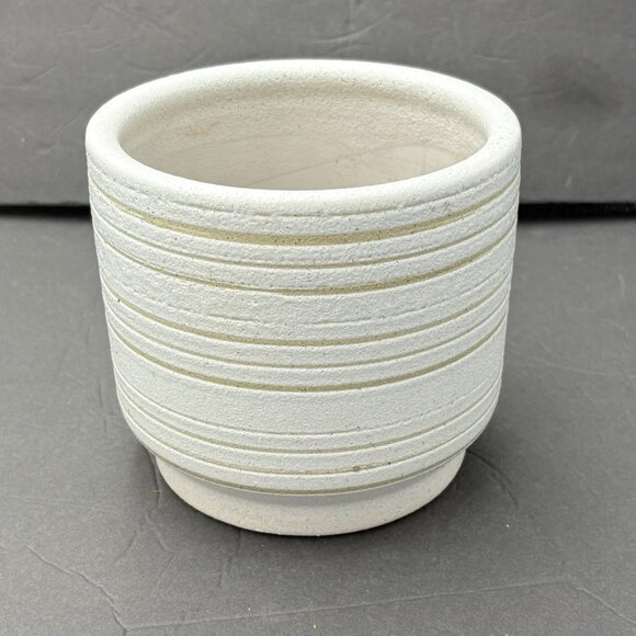Textured White Ceramic Planter Pot With Drainage Hole - 5.75" Diameter Gardening - Picture 1 of 10